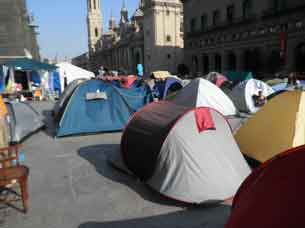 Imagen de los acampados en la Plaza del Pilar de Zaragoza